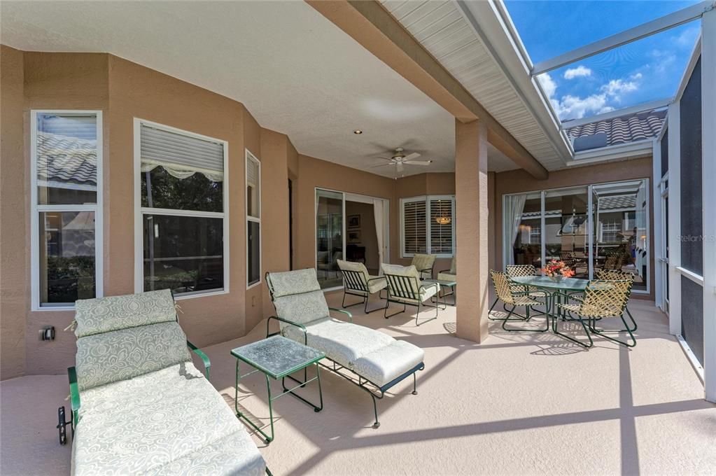 Под контрактом: $580,000 (3 спален, 2 ванн, 2410 Квадратных фут)