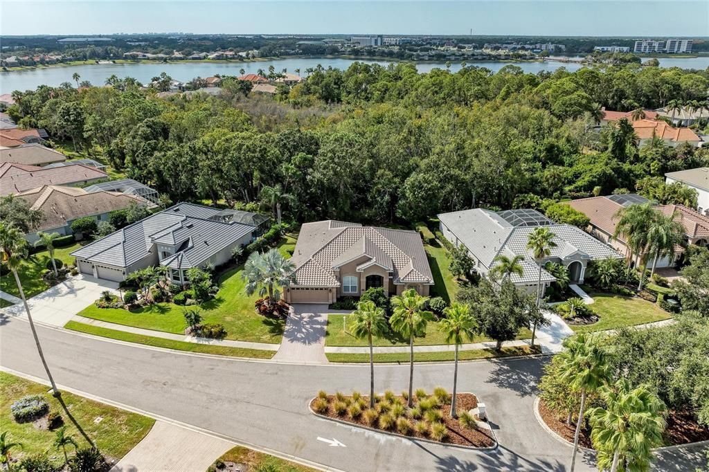 Под контрактом: $580,000 (3 спален, 2 ванн, 2410 Квадратных фут)