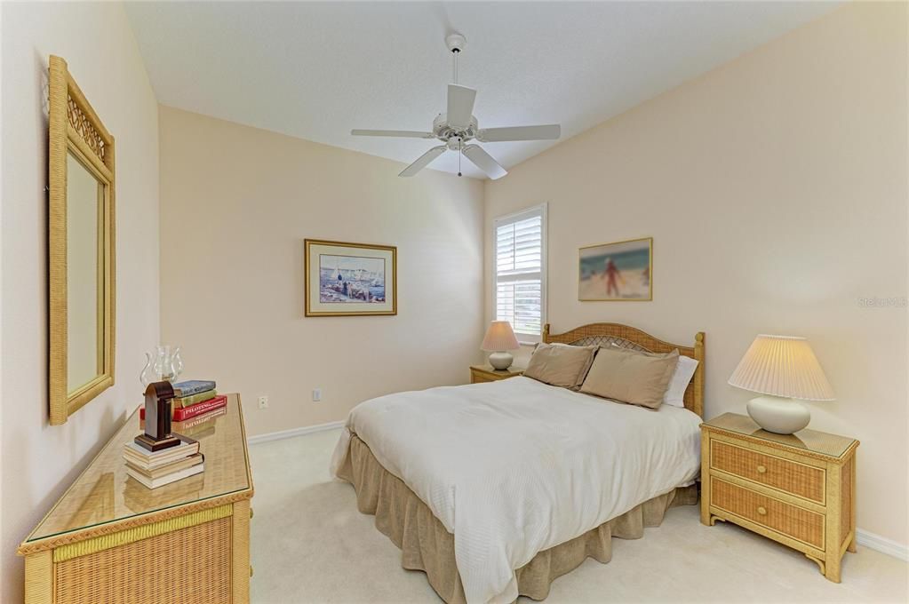 Под контрактом: $580,000 (3 спален, 2 ванн, 2410 Квадратных фут)