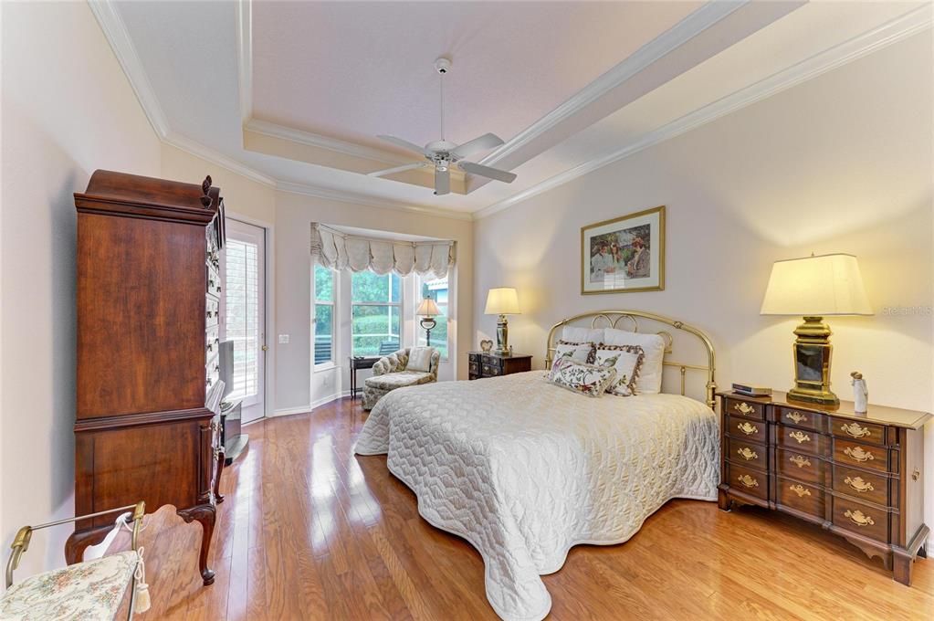 Под контрактом: $580,000 (3 спален, 2 ванн, 2410 Квадратных фут)