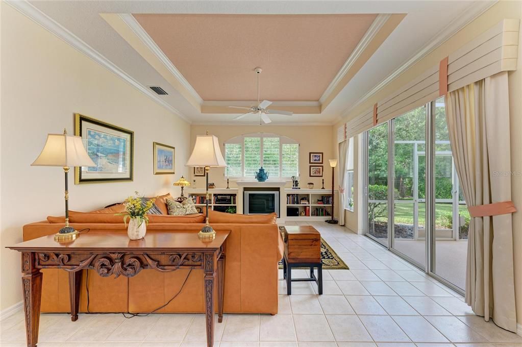 Под контрактом: $580,000 (3 спален, 2 ванн, 2410 Квадратных фут)