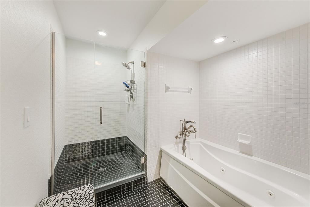 出租: $4,950 (3 贝兹, 3 浴室, 2080 平方英尺)