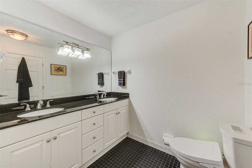 出租: $4,950 (3 贝兹, 3 浴室, 2080 平方英尺)