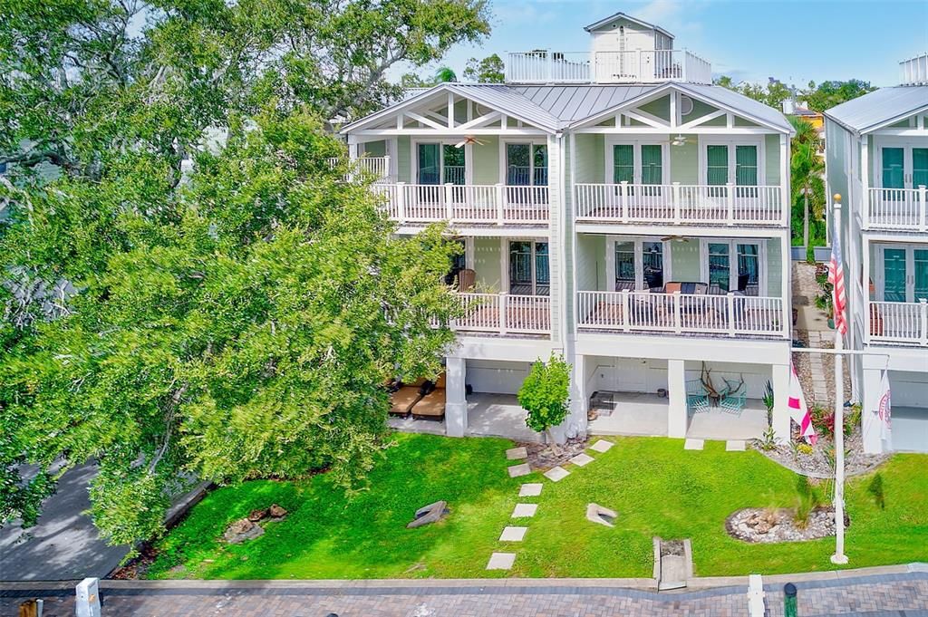 出租: $4,950 (3 贝兹, 3 浴室, 2080 平方英尺)