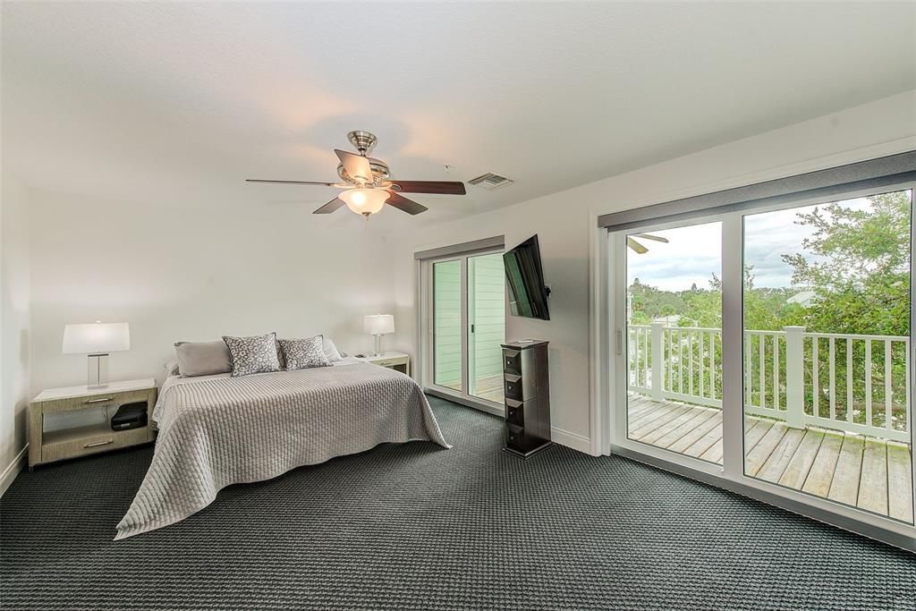 出租: $4,950 (3 贝兹, 3 浴室, 2080 平方英尺)