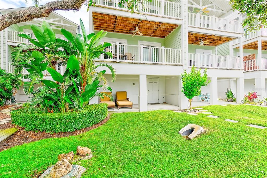 出租: $4,950 (3 贝兹, 3 浴室, 2080 平方英尺)