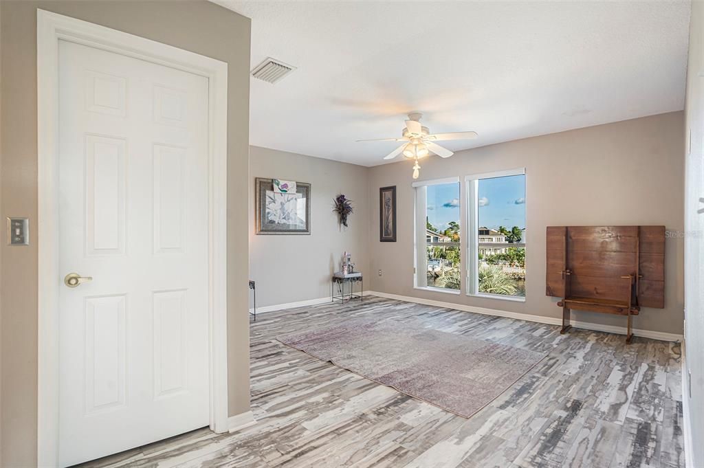 待售: $825,000 (5 贝兹, 4 浴室, 3526 平方英尺)