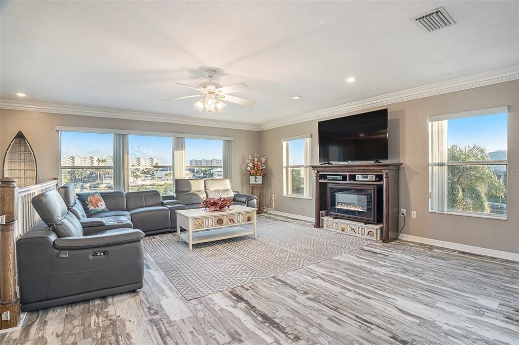 待售: $825,000 (5 贝兹, 4 浴室, 3526 平方英尺)