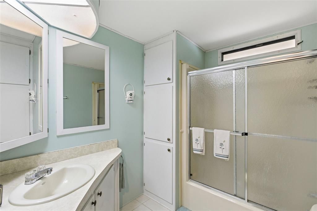 For Sale: $169,900 (2 beds, 2 baths, 1053 Square Feet)