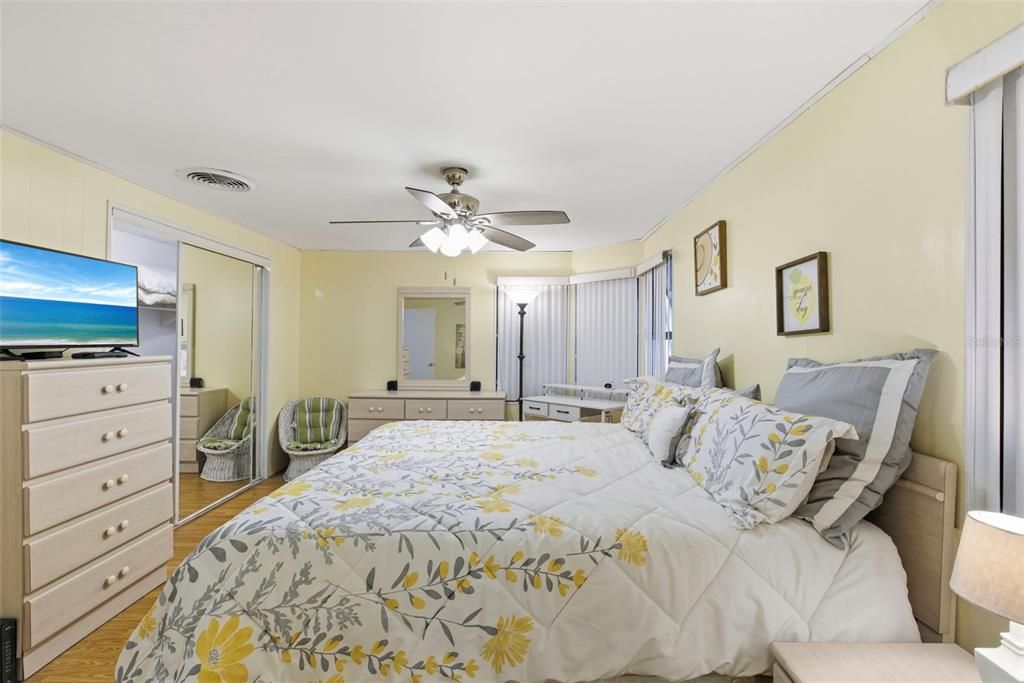 For Sale: $169,900 (2 beds, 2 baths, 1053 Square Feet)