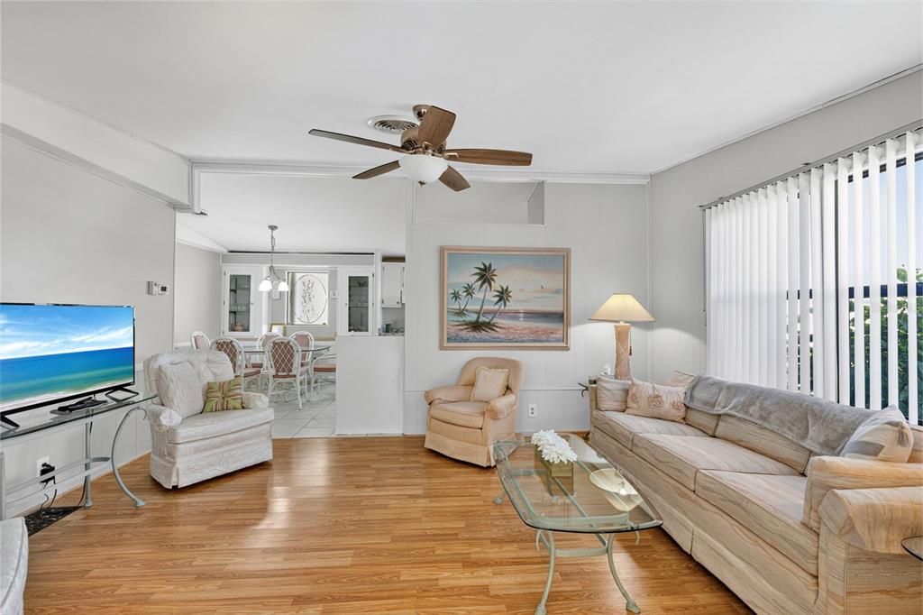 For Sale: $169,900 (2 beds, 2 baths, 1053 Square Feet)