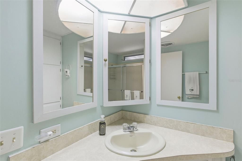 For Sale: $169,900 (2 beds, 2 baths, 1053 Square Feet)