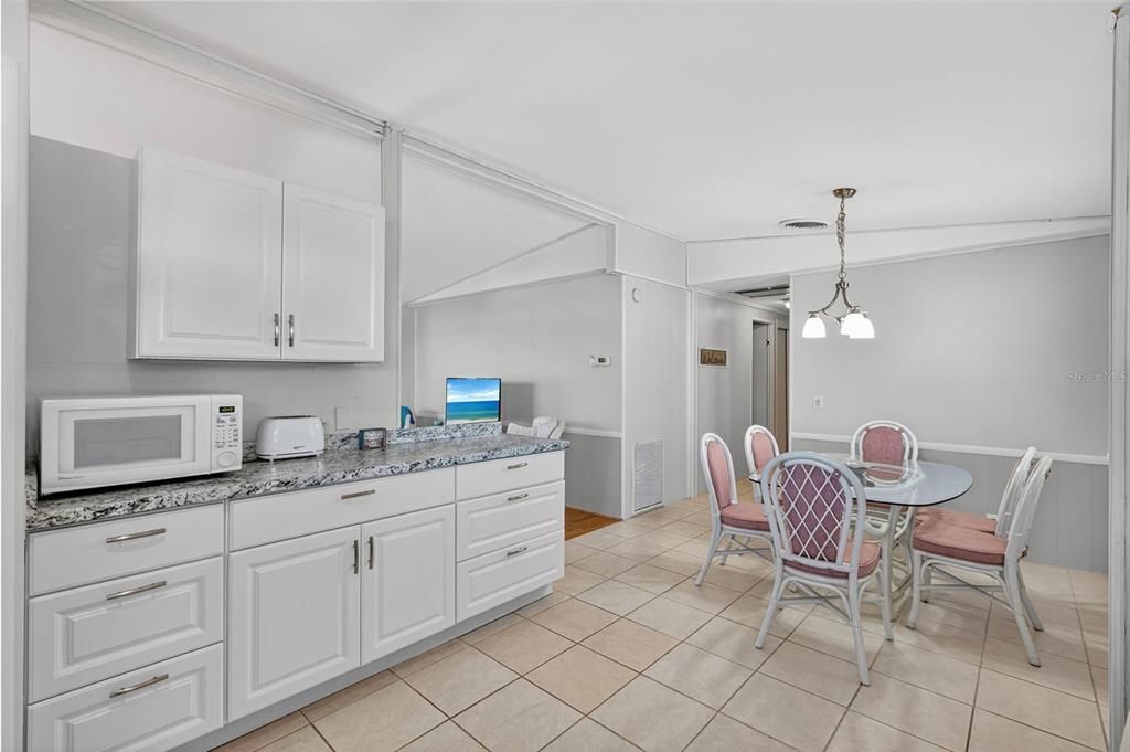 For Sale: $169,900 (2 beds, 2 baths, 1053 Square Feet)