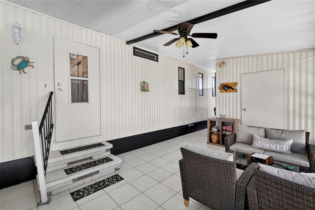 For Sale: $169,900 (2 beds, 2 baths, 1053 Square Feet)