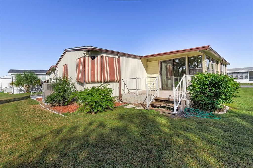 For Sale: $169,900 (2 beds, 2 baths, 1053 Square Feet)