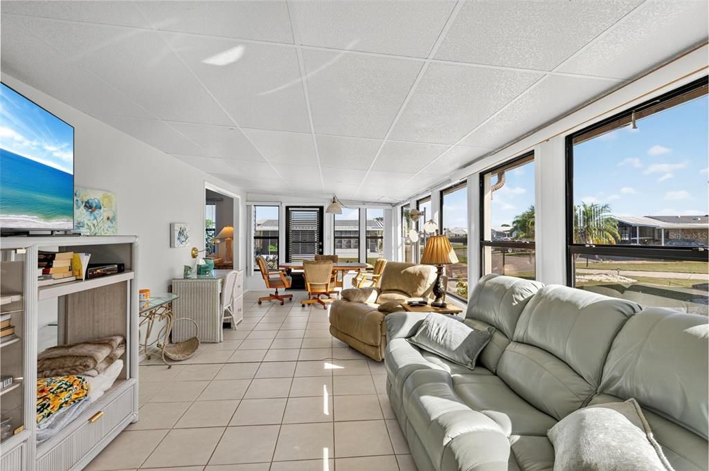 For Sale: $169,900 (2 beds, 2 baths, 1053 Square Feet)