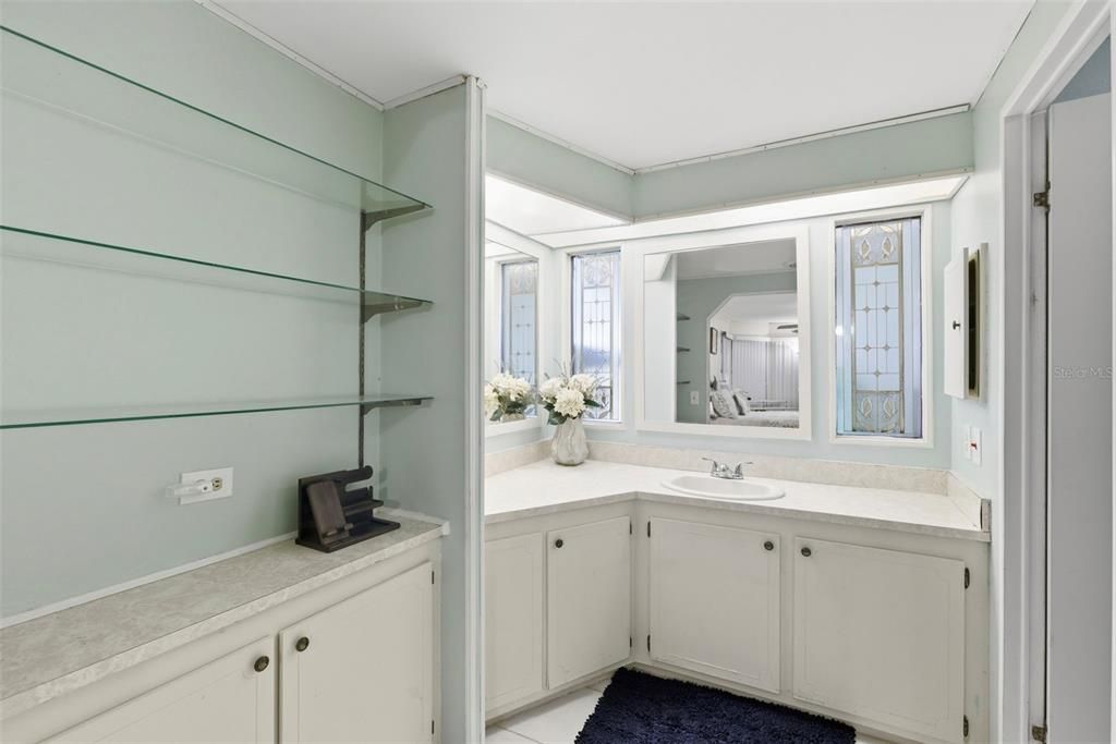 For Sale: $169,900 (2 beds, 2 baths, 1053 Square Feet)