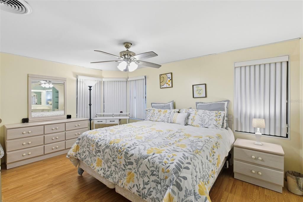 For Sale: $169,900 (2 beds, 2 baths, 1053 Square Feet)