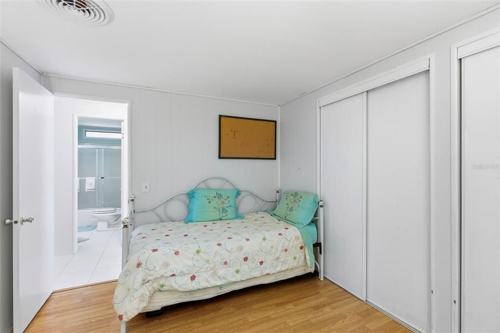 For Sale: $169,900 (2 beds, 2 baths, 1053 Square Feet)