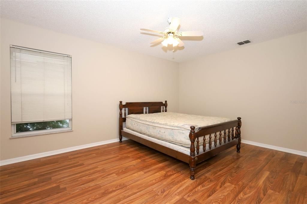 Active With Contract: $299,900 (3 beds, 2 baths, 1540 Square Feet)