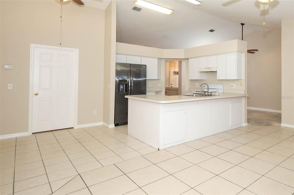 Active With Contract: $299,900 (3 beds, 2 baths, 1540 Square Feet)