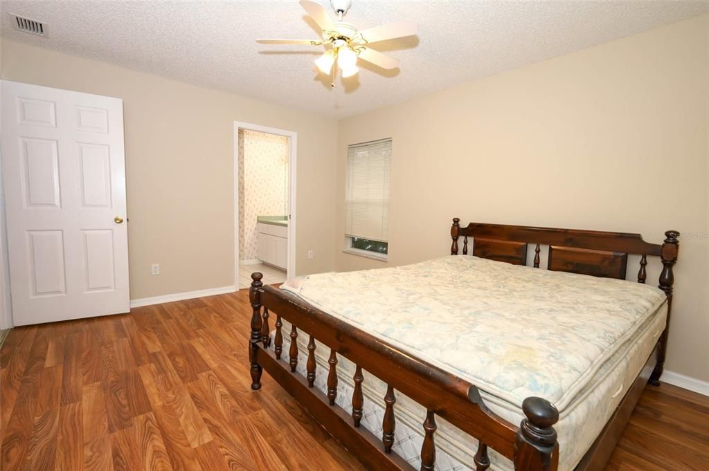 Active With Contract: $299,900 (3 beds, 2 baths, 1540 Square Feet)