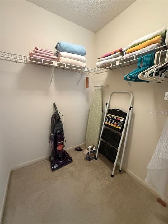 合同活跃: $175,000 (2 贝兹, 2 浴室, 1062 平方英尺)