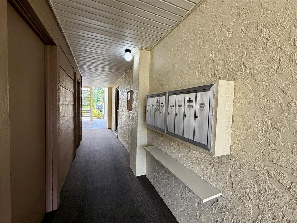 合同活跃: $175,000 (2 贝兹, 2 浴室, 1062 平方英尺)