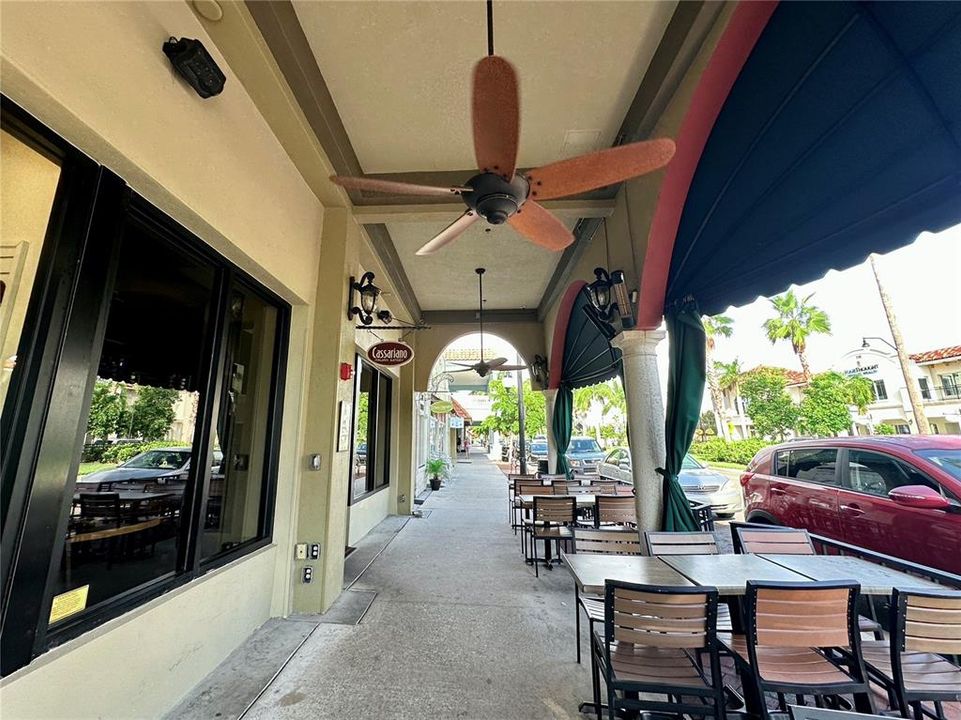 合同活跃: $175,000 (2 贝兹, 2 浴室, 1062 平方英尺)