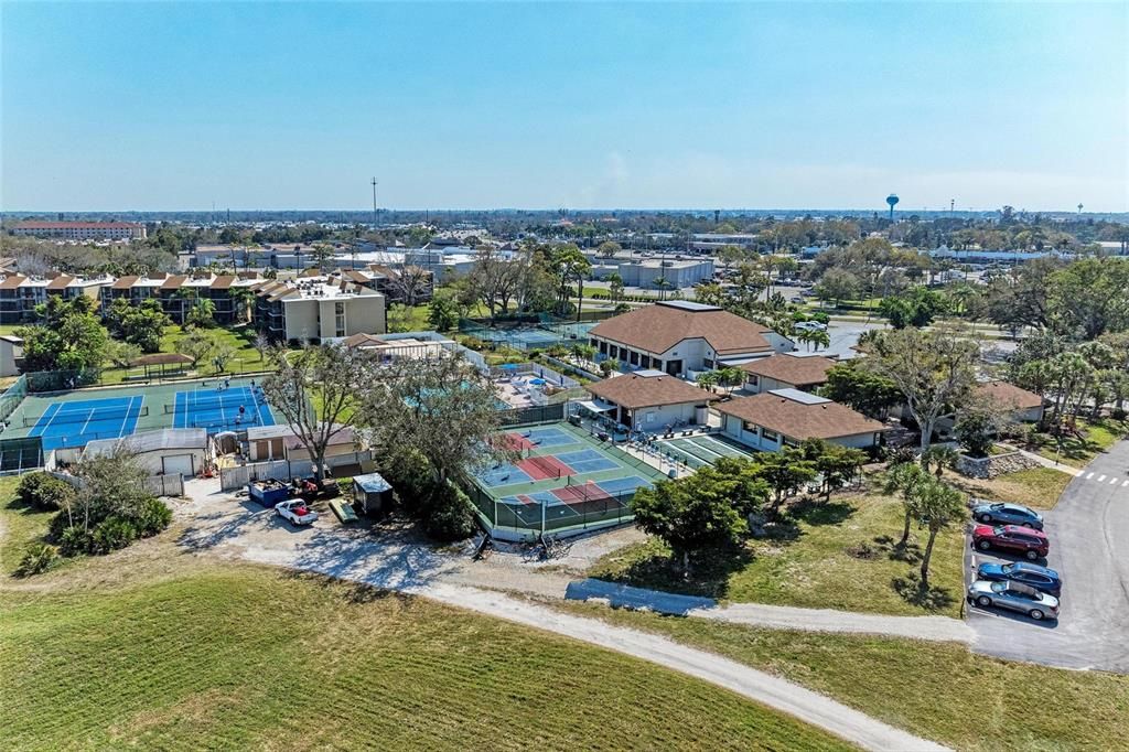 合同活跃: $175,000 (2 贝兹, 2 浴室, 1062 平方英尺)