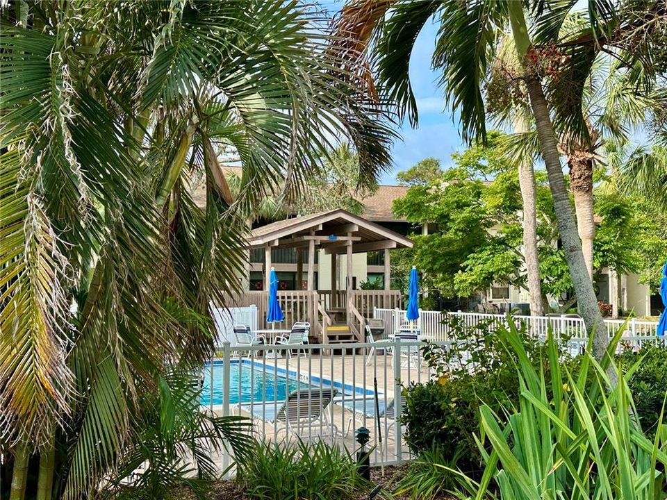 合同活跃: $175,000 (2 贝兹, 2 浴室, 1062 平方英尺)