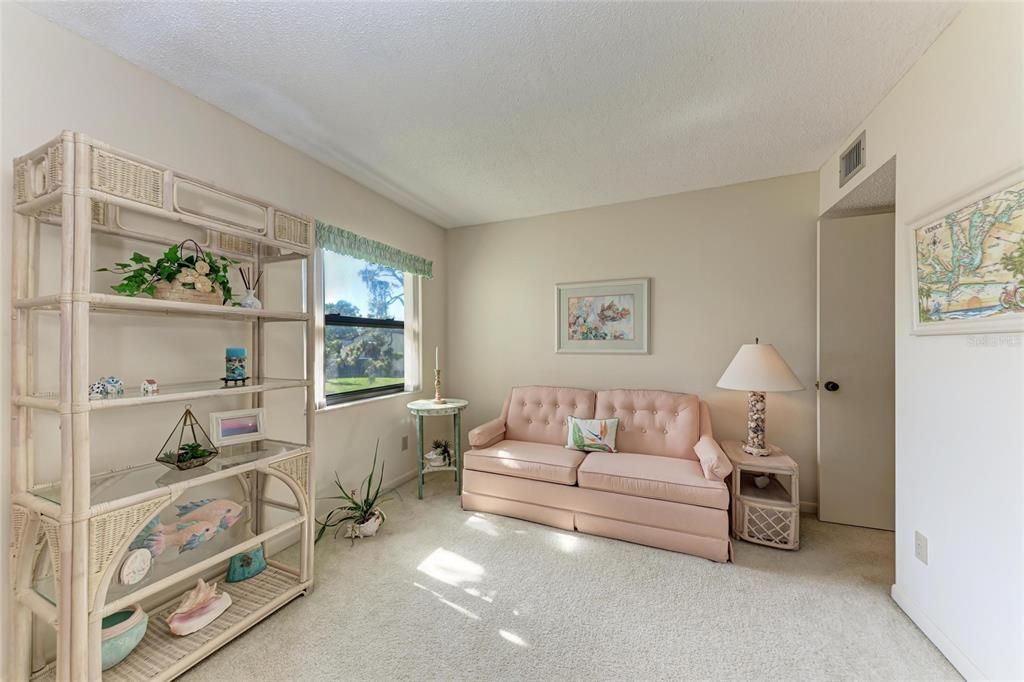 合同活跃: $175,000 (2 贝兹, 2 浴室, 1062 平方英尺)