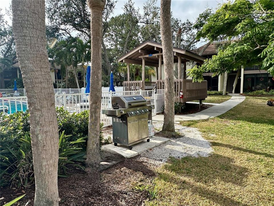 合同活跃: $175,000 (2 贝兹, 2 浴室, 1062 平方英尺)