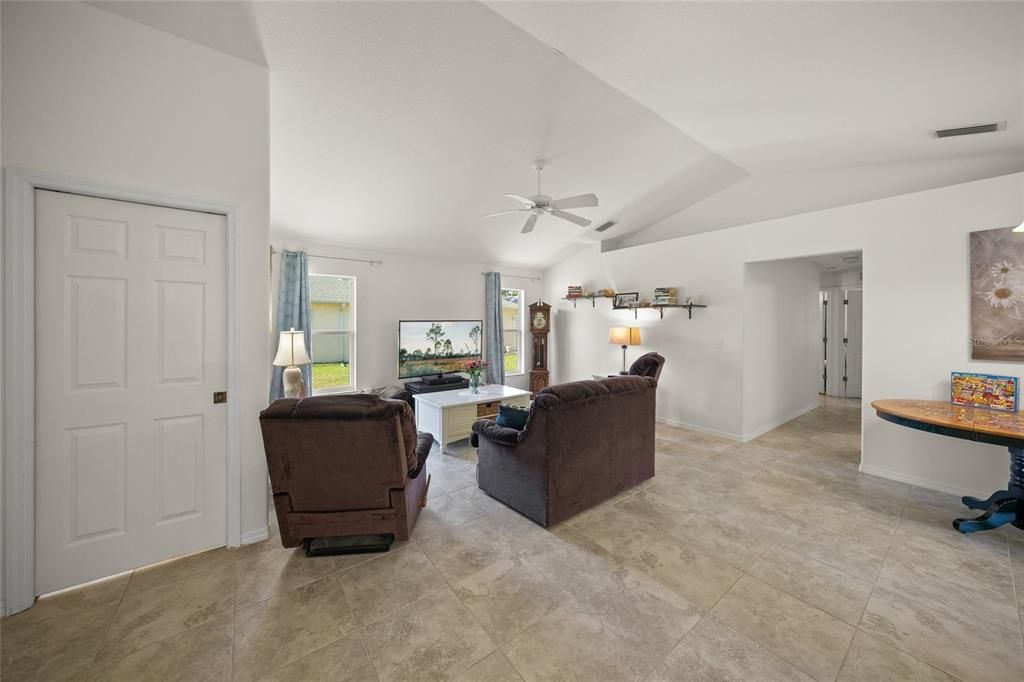 For Sale: $489,000 (4 beds, 2 baths, 1964 Square Feet)