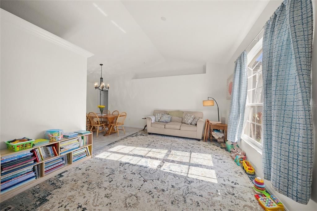 For Sale: $489,000 (4 beds, 2 baths, 1964 Square Feet)