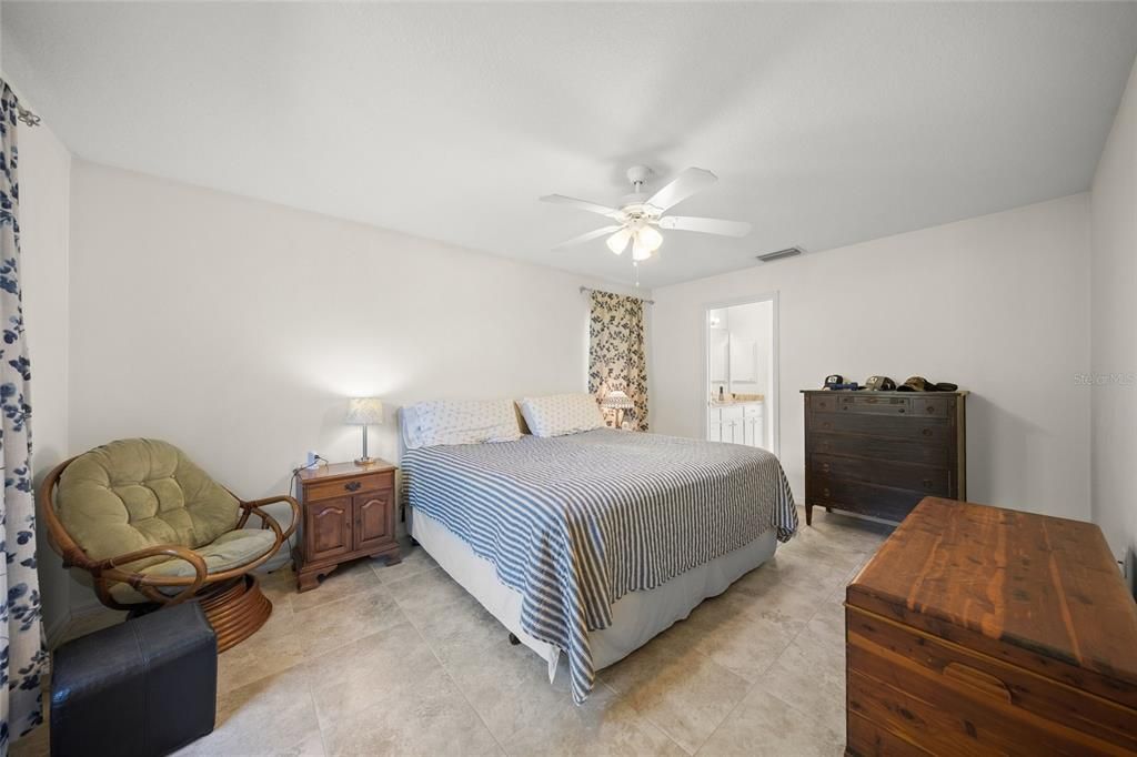 For Sale: $489,000 (4 beds, 2 baths, 1964 Square Feet)