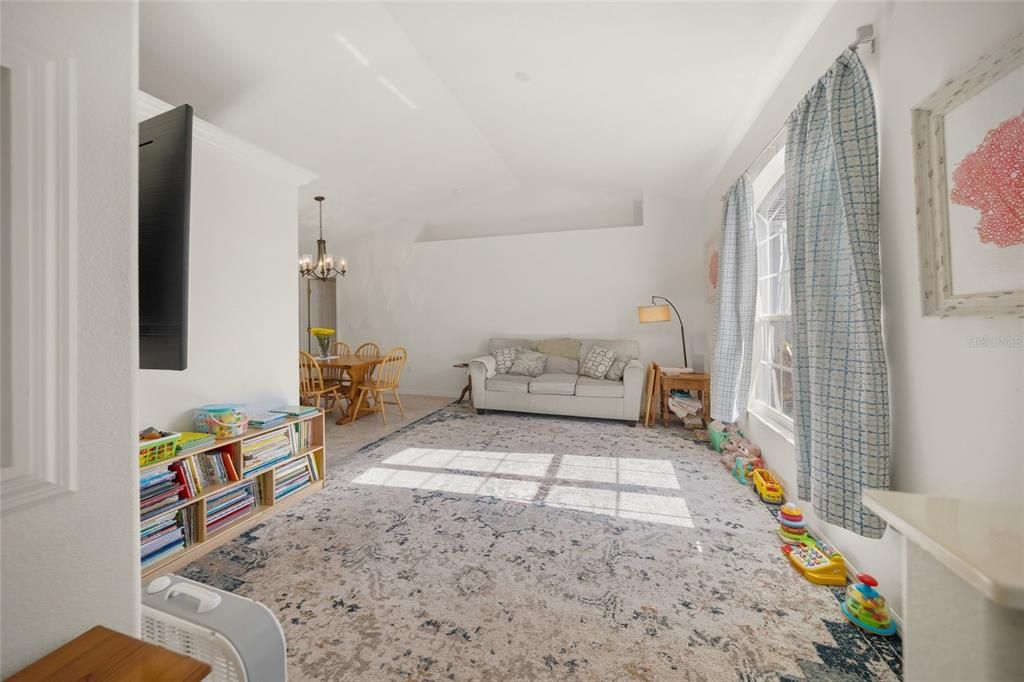 For Sale: $489,000 (4 beds, 2 baths, 1964 Square Feet)