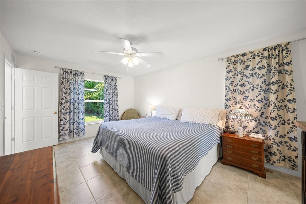 For Sale: $489,000 (4 beds, 2 baths, 1964 Square Feet)