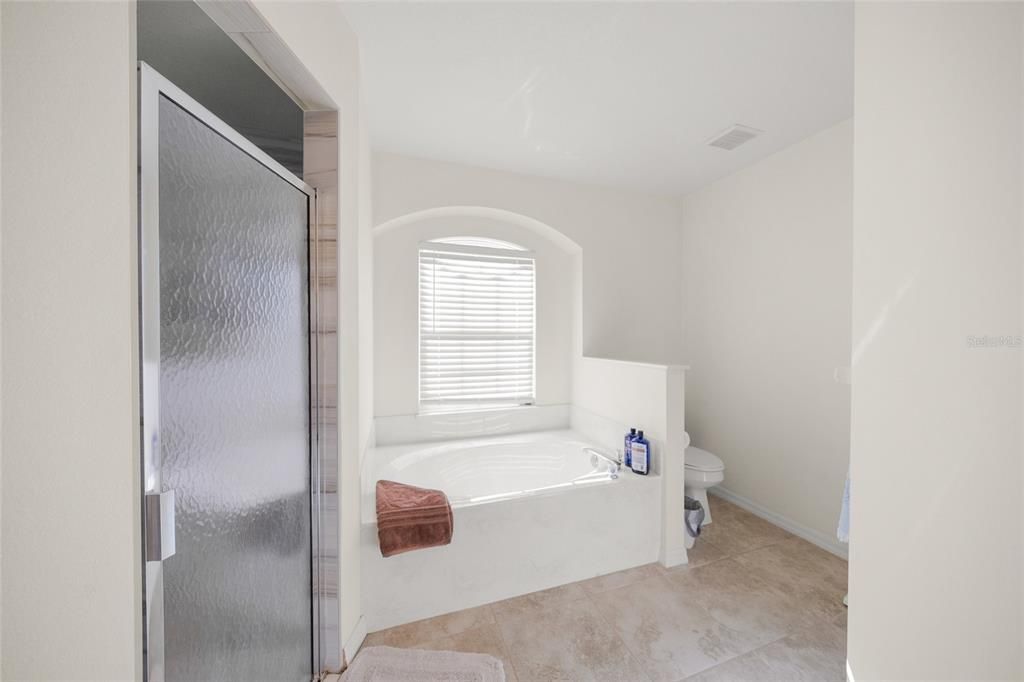 For Sale: $489,000 (4 beds, 2 baths, 1964 Square Feet)