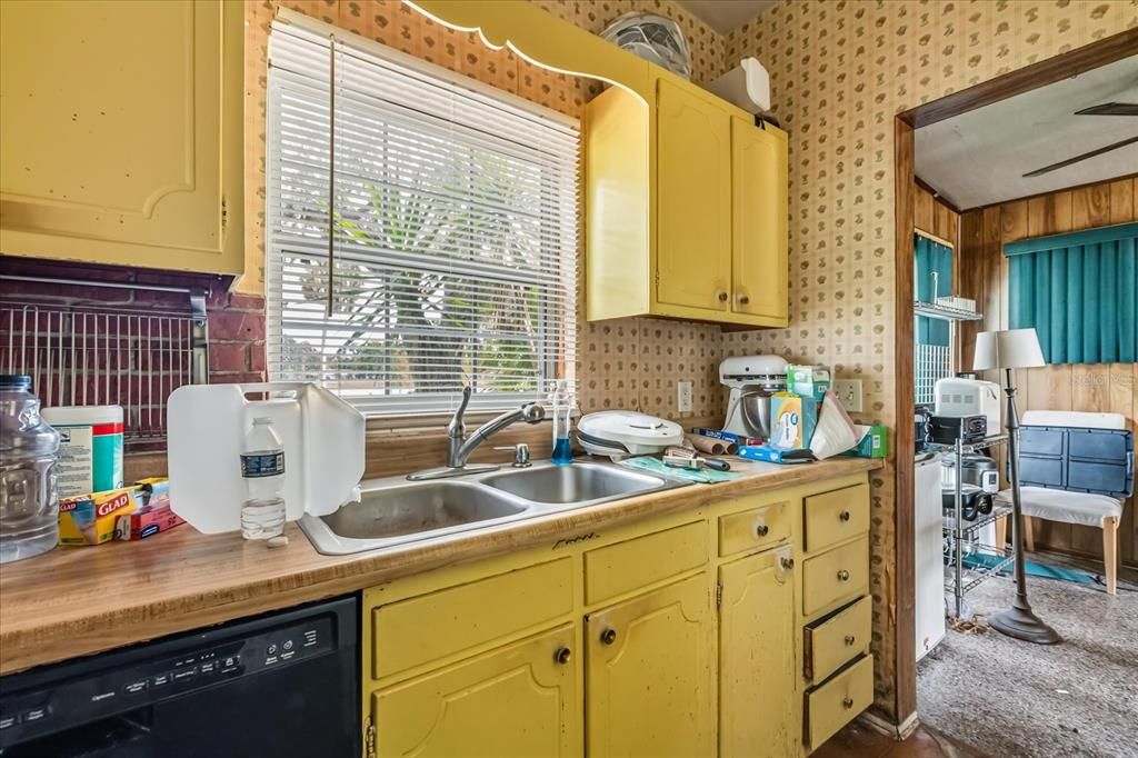 Active With Contract: $240,000 (2 beds, 2 baths, 1056 Square Feet)