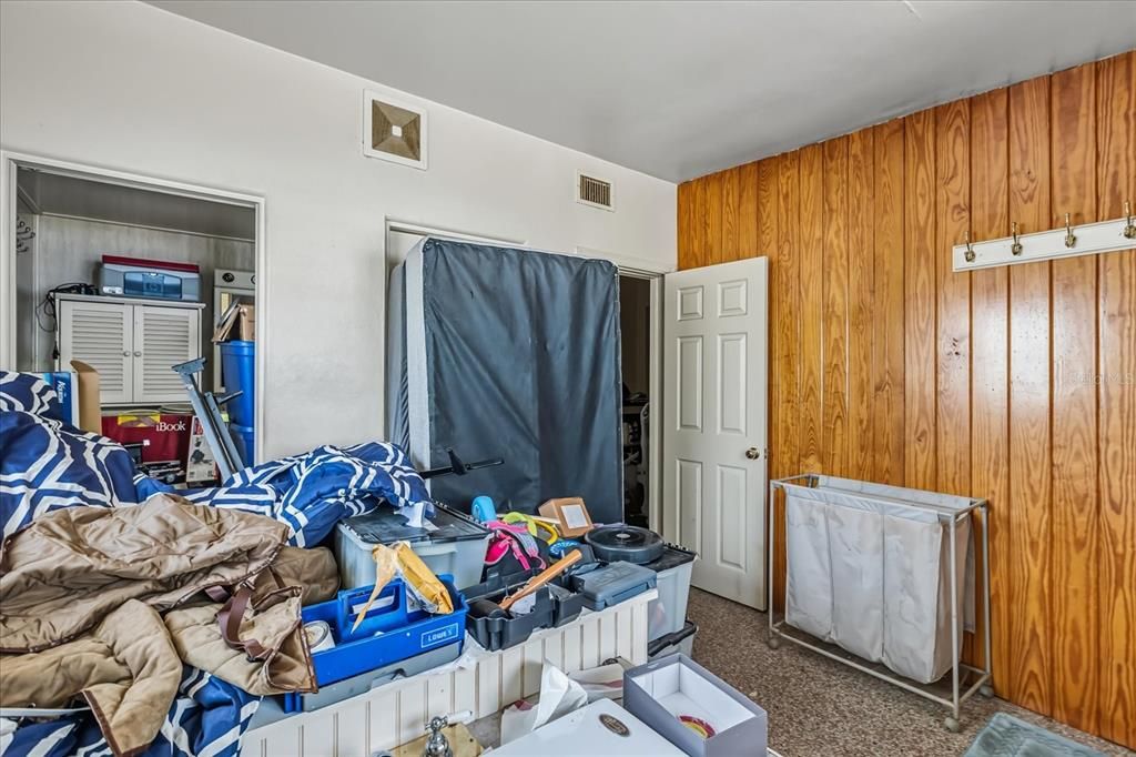 Active With Contract: $240,000 (2 beds, 2 baths, 1056 Square Feet)