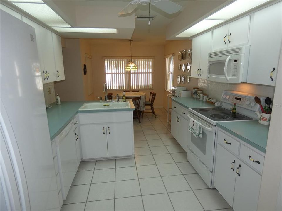 For Sale: $278,000 (3 beds, 2 baths, 2036 Square Feet)