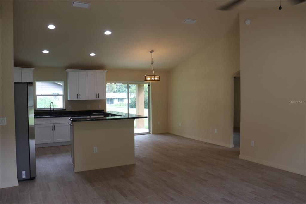 For Sale: $329,000 (3 beds, 2 baths, 1341 Square Feet)