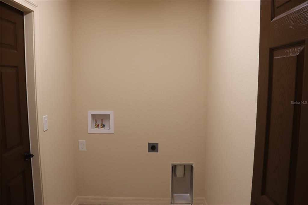 For Sale: $329,000 (3 beds, 2 baths, 1341 Square Feet)