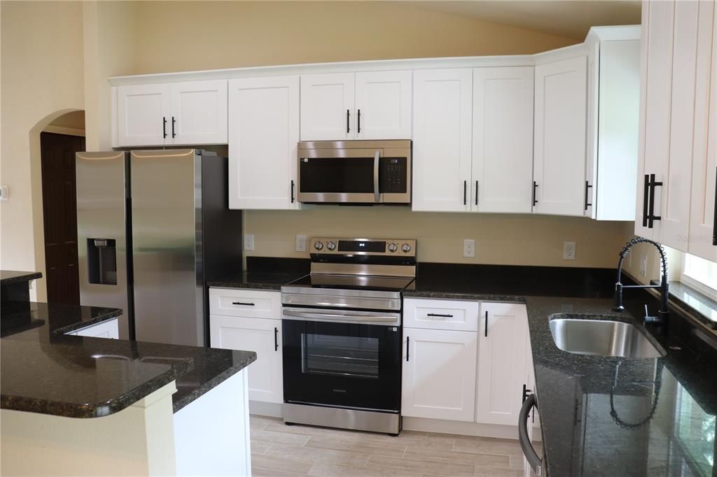 For Sale: $329,000 (3 beds, 2 baths, 1341 Square Feet)