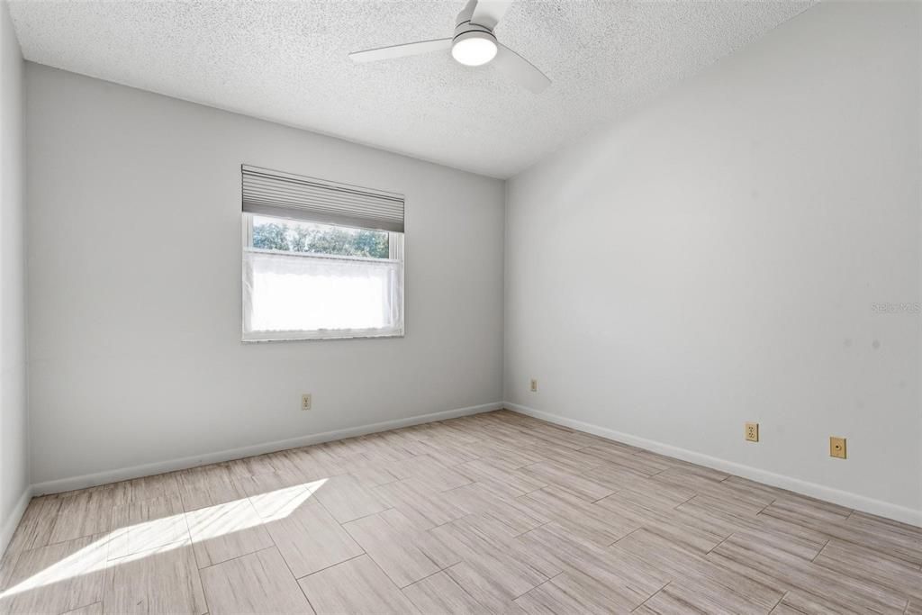 For Sale: $240,000 (2 beds, 2 baths, 902 Square Feet)