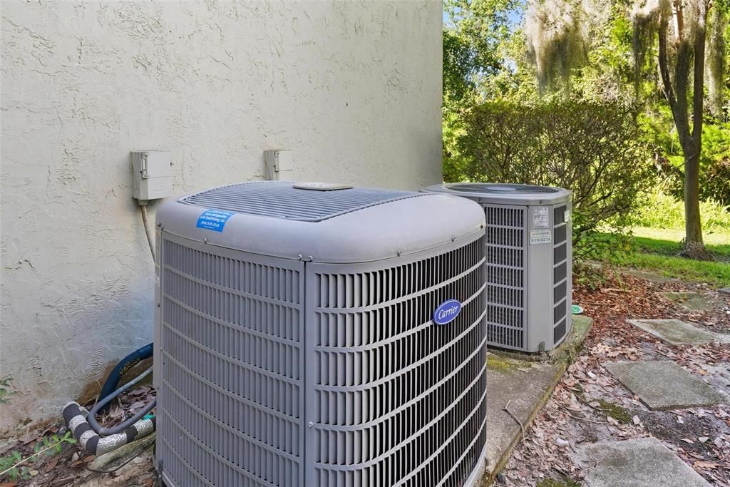 For Sale: $240,000 (2 beds, 2 baths, 902 Square Feet)