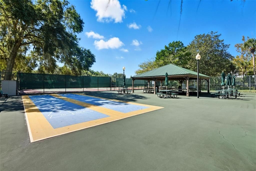 For Sale: $240,000 (2 beds, 2 baths, 902 Square Feet)