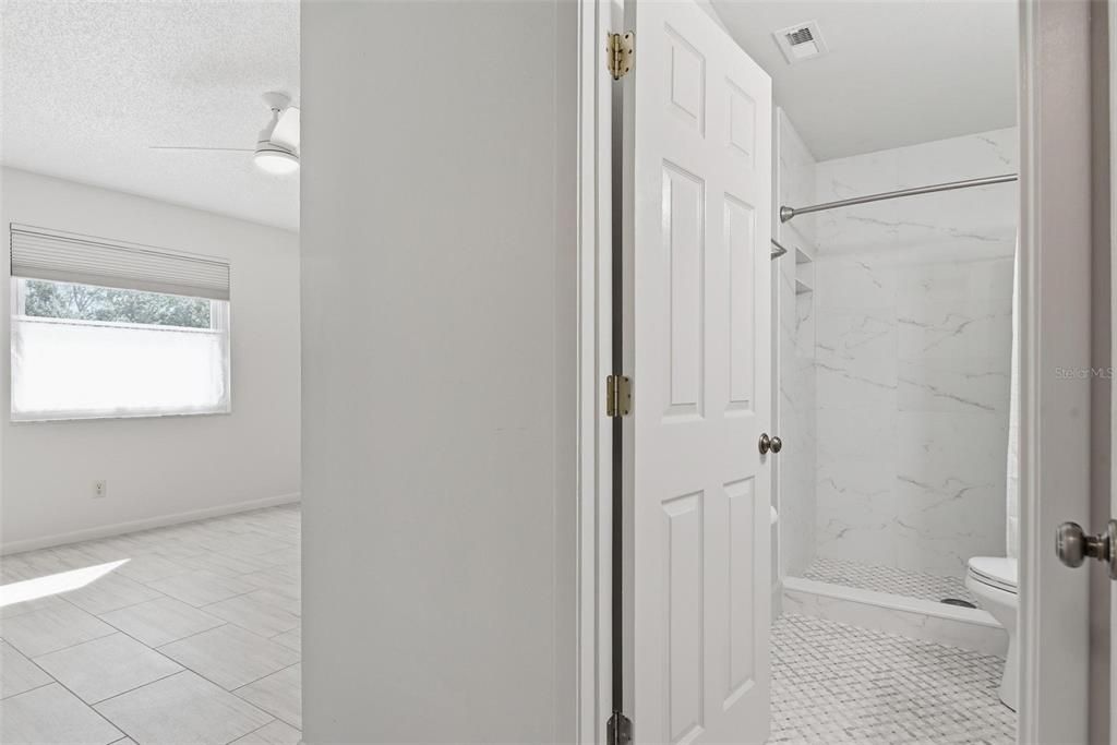 For Sale: $240,000 (2 beds, 2 baths, 902 Square Feet)