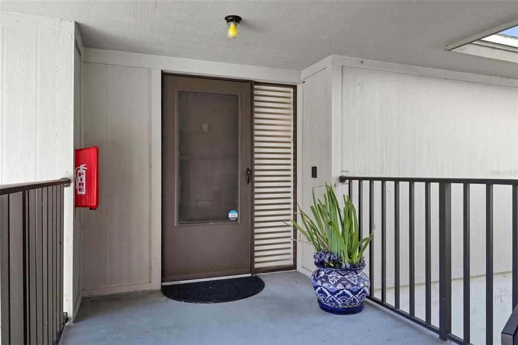 For Sale: $240,000 (2 beds, 2 baths, 902 Square Feet)